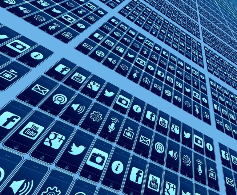 reseaux sociaux Tweets, Stories