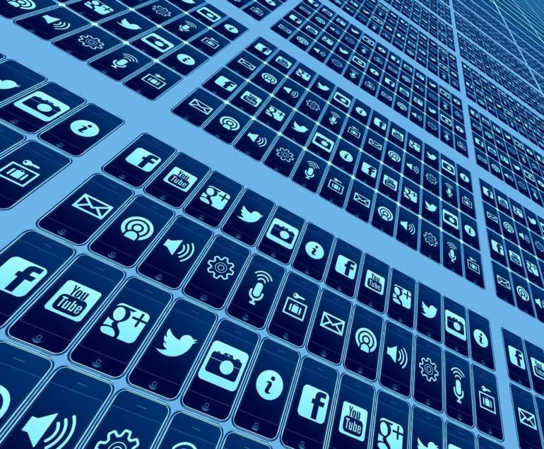 reseaux sociaux Tweets, Stories