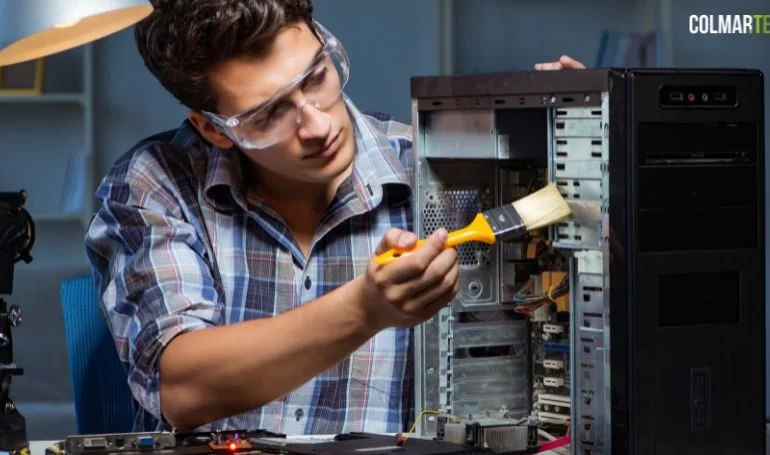Dépanneur informatique : Un aperçu du métier, des études aux débouchés